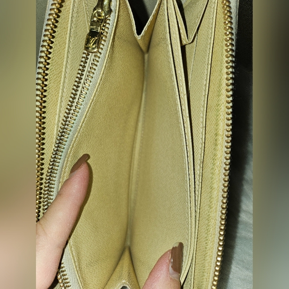 ❌SOLD❌ 🤍Louis Vuitton Damier Azur Zippy🤍 - Picture 5 of 14